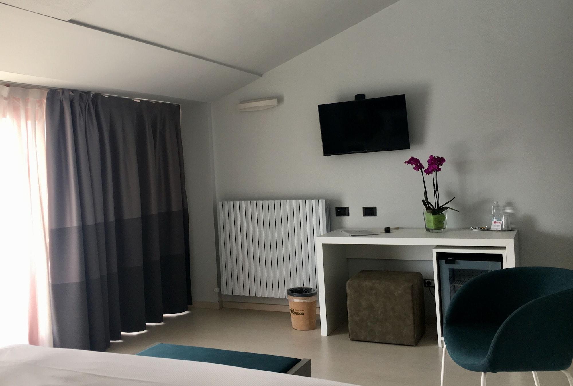 Hotel L'Approdo Pettenasco Luaran gambar